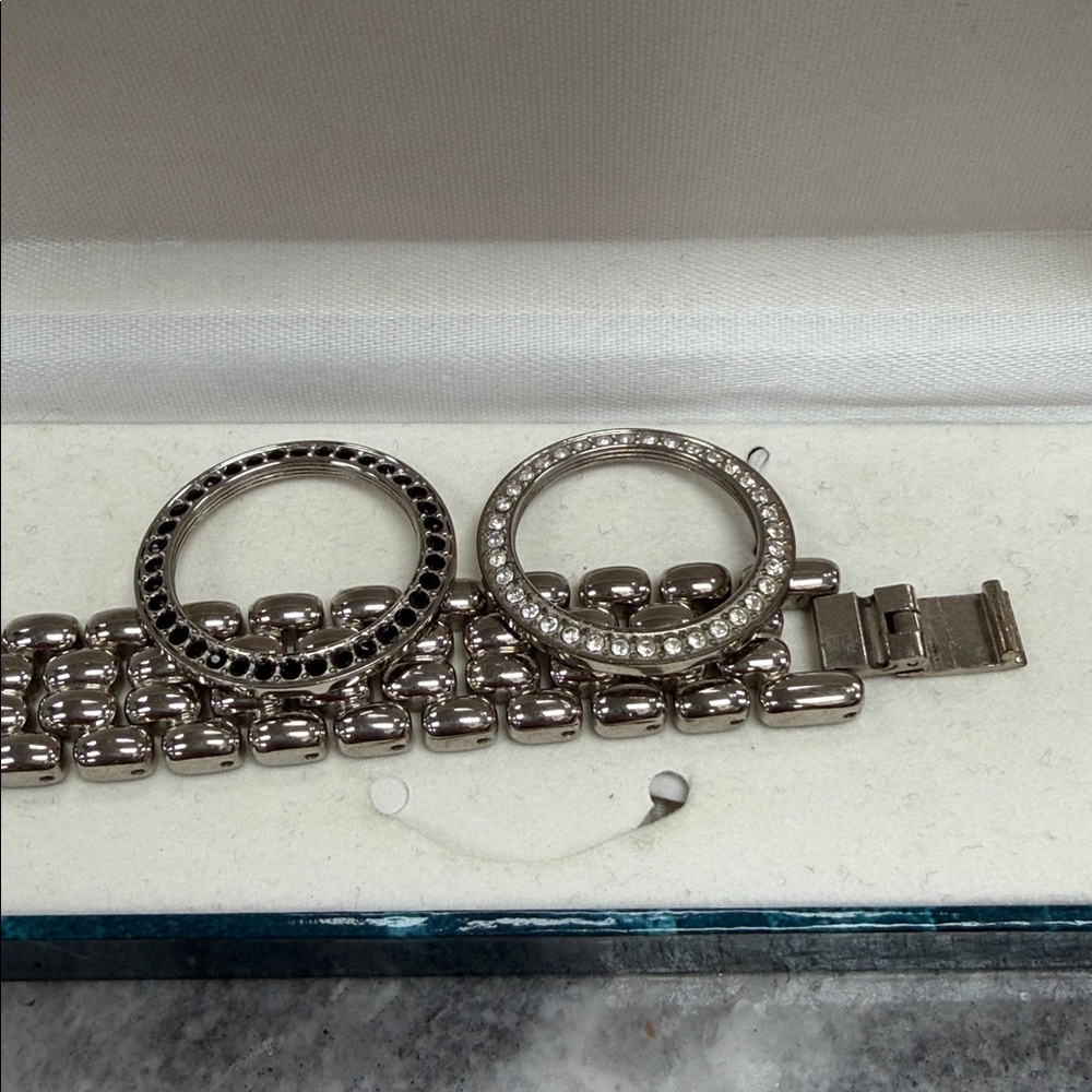 Suzanne Somers Silver Reversible Women's Watch NWT - Picture 3 of 3